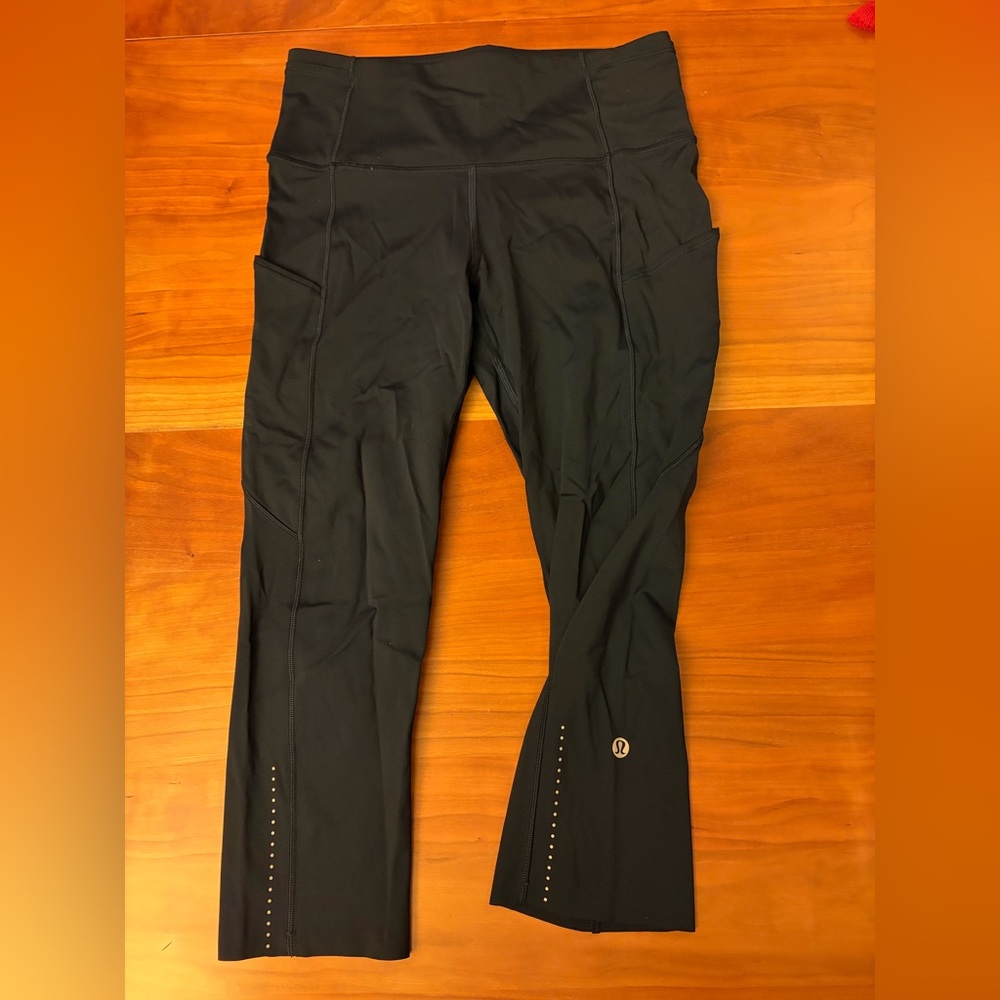 lululemon Navy Blue crop leggings with pockets